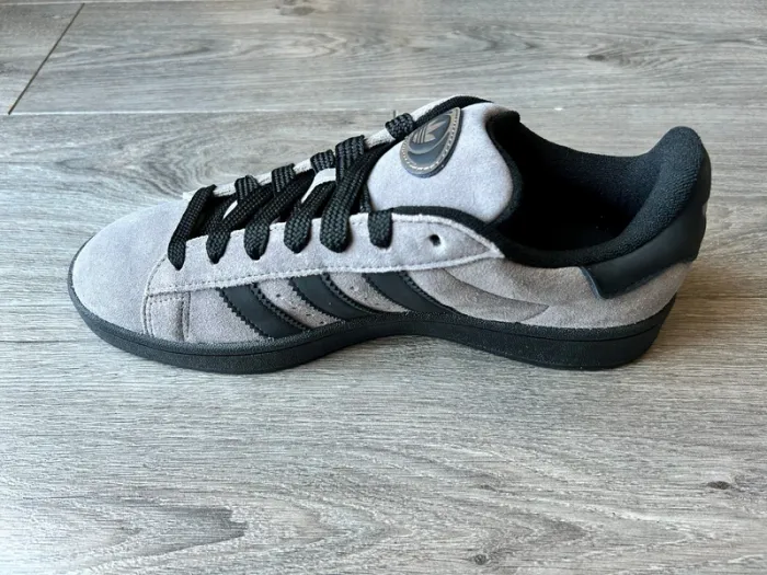 Baskets Adidas Campus Taille 45 1/3 Neuves - photo numéro 5