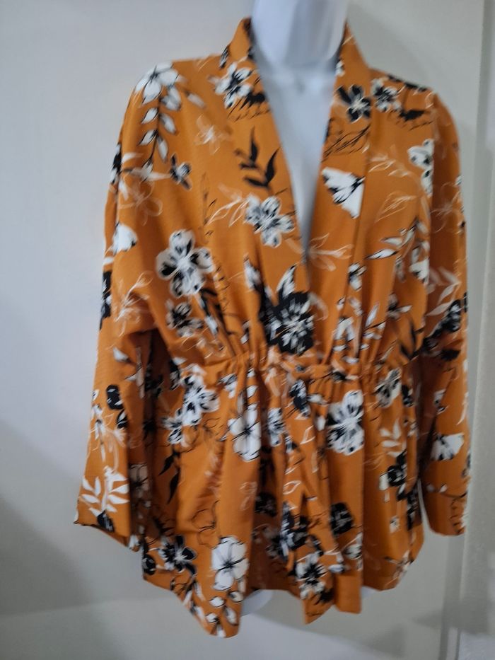 Kimono veste légère taille 36 rn très non état - photo numéro 2