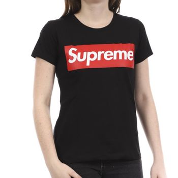 T-shirt supreme pour femme.