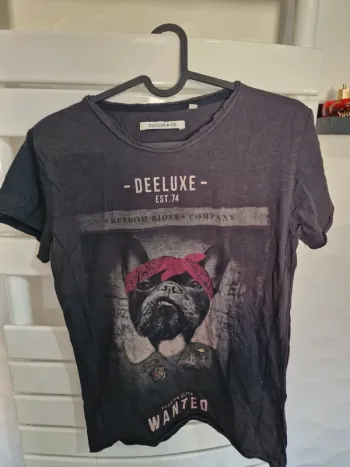 tee-shirt noire Deeluxe