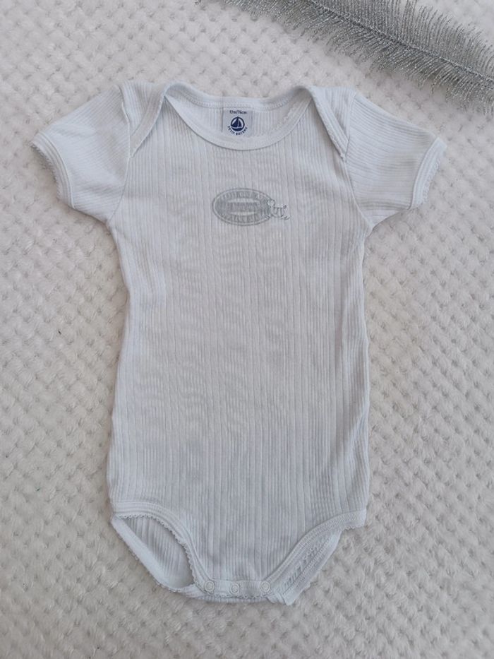 🔸Body manches courtes Petit Bateau – 12 mois 🔸