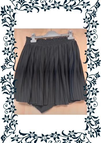 Jupe short S marque Zara très bon état