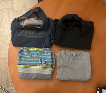 Mot de 2 sweats et 2 pulls