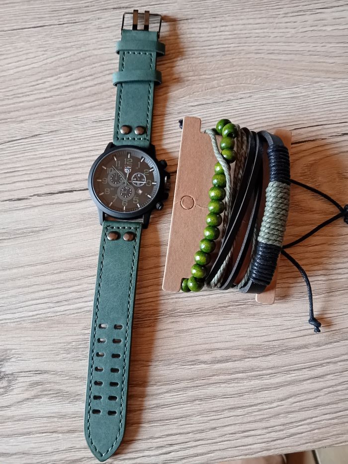 Lot montre homme + 3 bracelets neufs