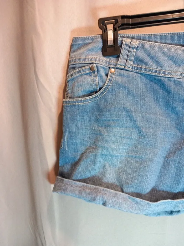 Short 42 - photo numéro 3