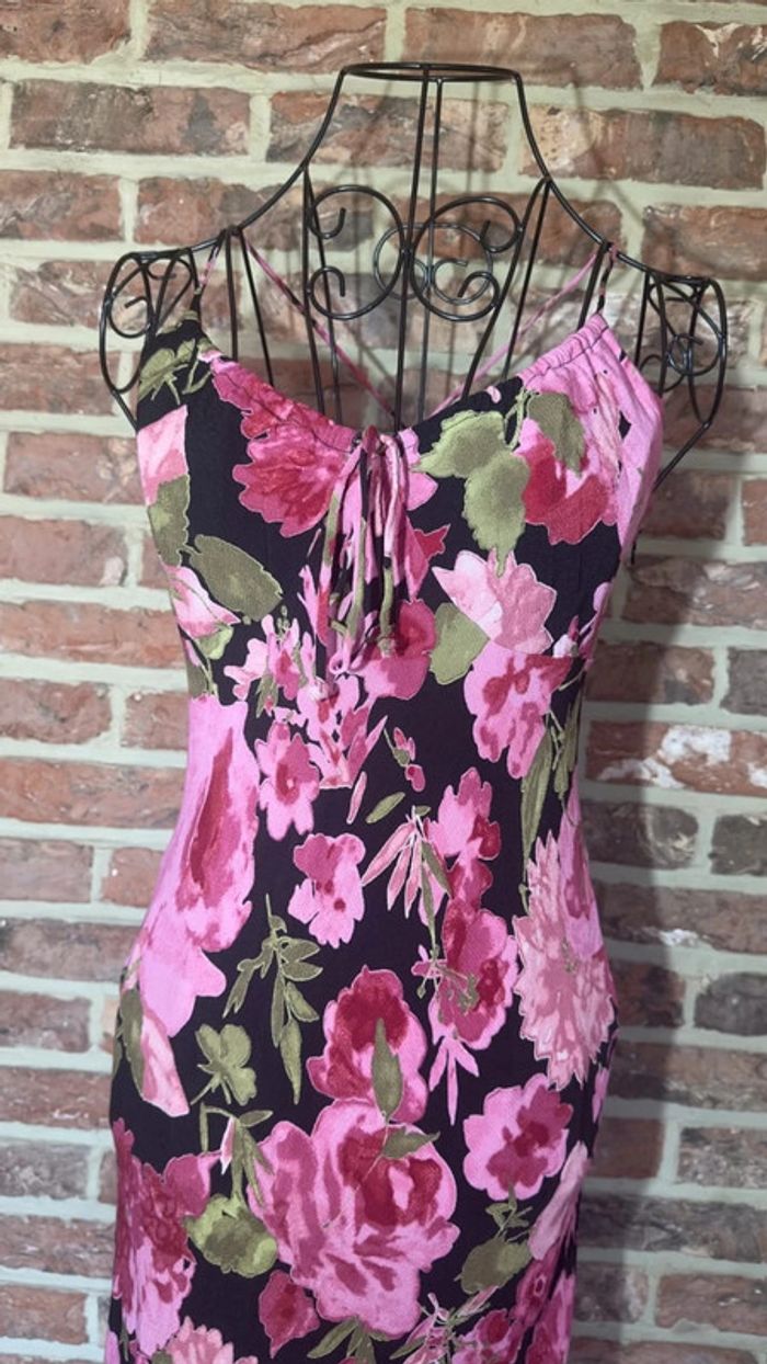 Robe noire à fleurs roses asymétrique - photo numéro 8