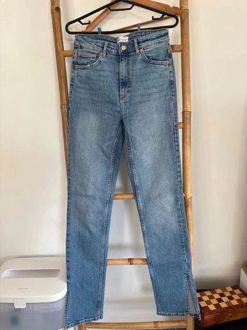 Jean bleu zara taille 38 fentes en bas des jambes