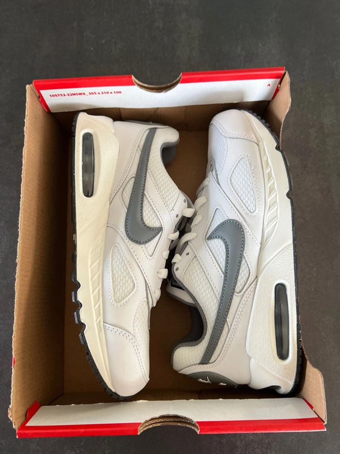 Basket Nike air Max taille 37.5 - photo numéro 9