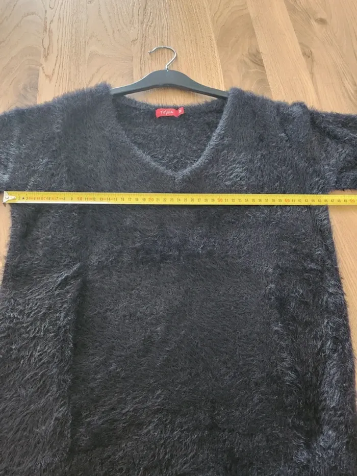 Pull chaud M 38 en laine synthétique noir col V tout doux excellent état - photo numéro 6