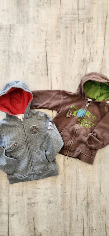 Lot 2 sweats à capuche 4 ans