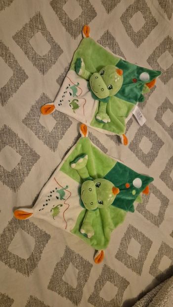 Doudou dinosaure kiabi neuf