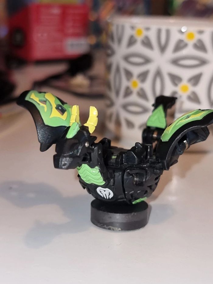 Bakugan Dharak noir sombre BakuTech ADN 600G & cartes - photo numéro 2