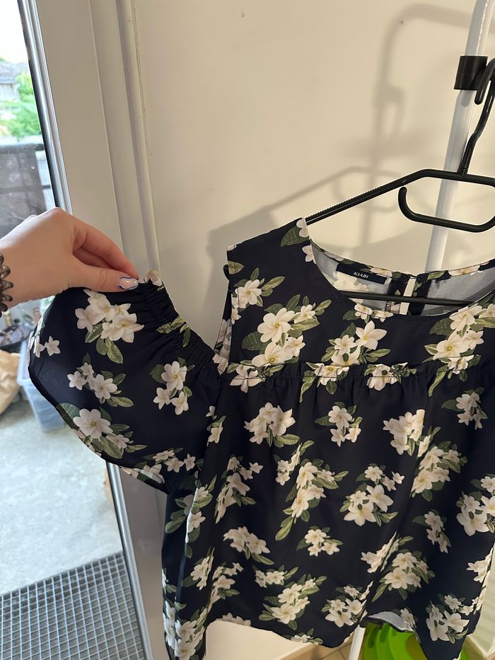 Blouse bleu marine à fleurs épaules dénude - taille XL - Kiabi - photo numéro 2