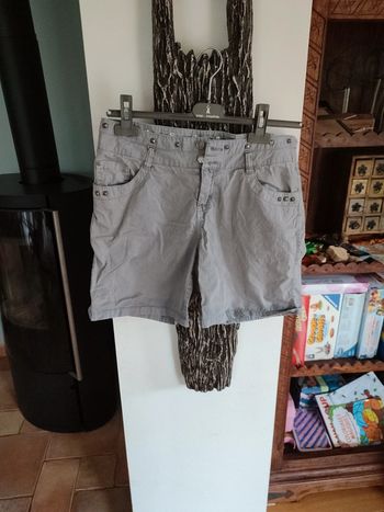 Short gris kaki