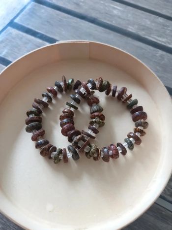 Bracelets en perles de bois