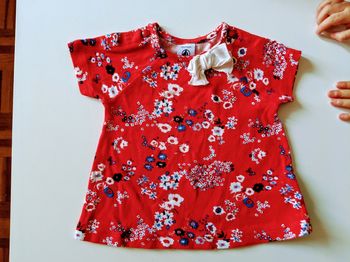 Tee-shirt rouge à fleurs japonisant Petit Bateau 12 mois 74 cm