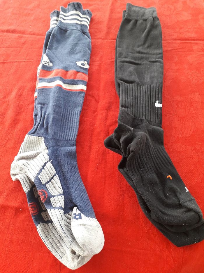 Lot 2 a paires chaussettes  foot garcons  40/42