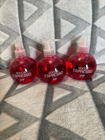 Vitality’s gel douche red Flowers