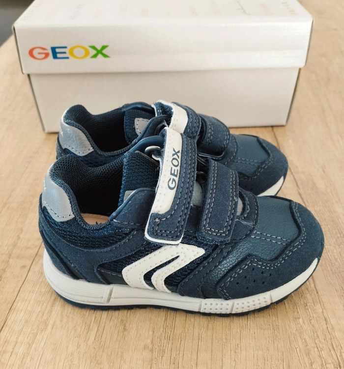 Baskets basses à scratchs garçon bleu marine taille 21 Geox Geox