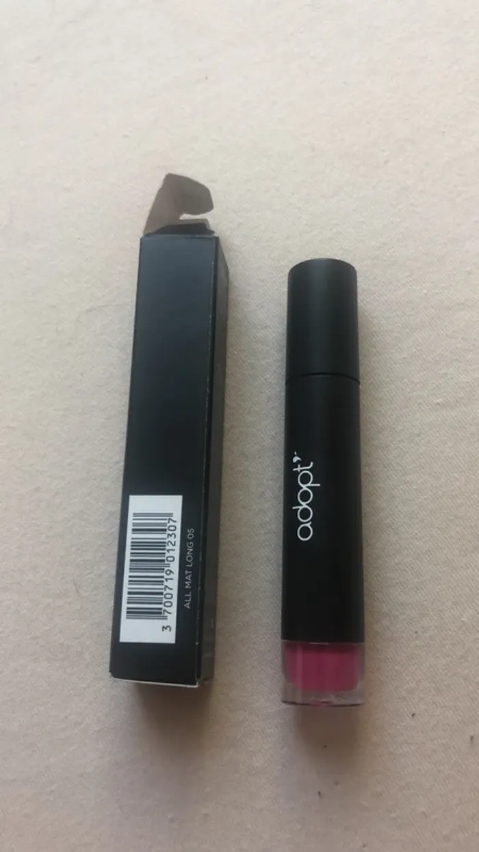 Rouge à lèvre liquide mat fuchsia - photo numéro 2