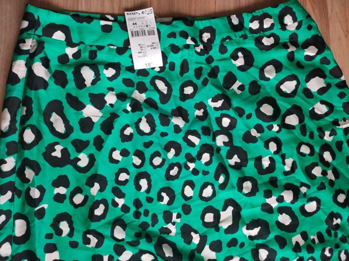 Jupe satinée léopard vert kiabi taille 44 neuf - photo numéro 8