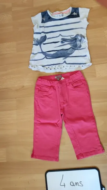 T-shirt et pantacourt taille 4 ans
