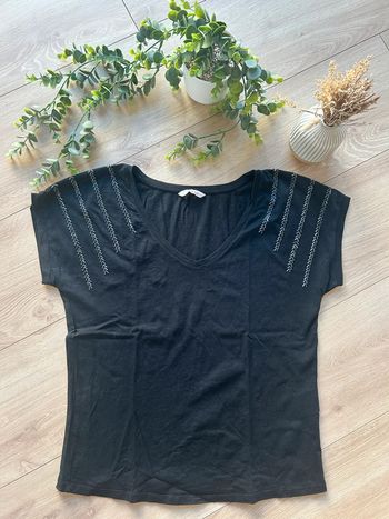 Tee shirt noir avec perles Camaïeu