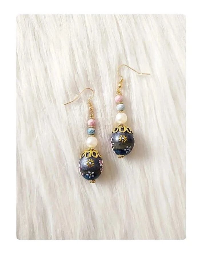 Boucles d'oreilles pendantes ovales style japonais avec fleurs et perles - photo numéro 3