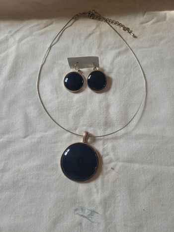 ensemble collier et boucles d'oreilles