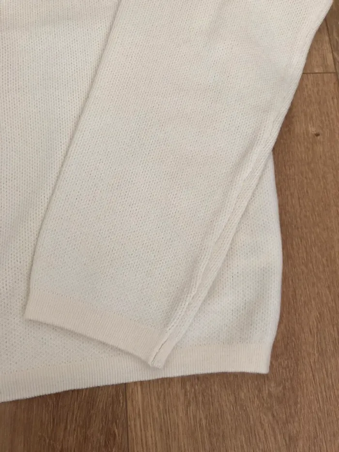 Pull beige logo coeur noir brodé - photo numéro 3