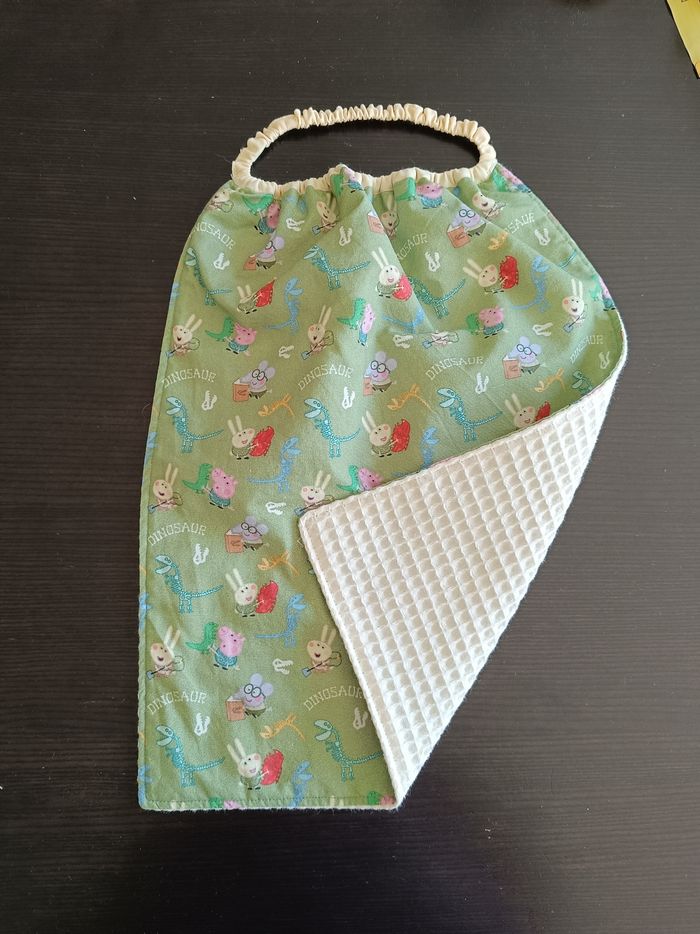 Bavoir maternelle mixte garçon fille motif licence peppa pig vert - photo numéro 2