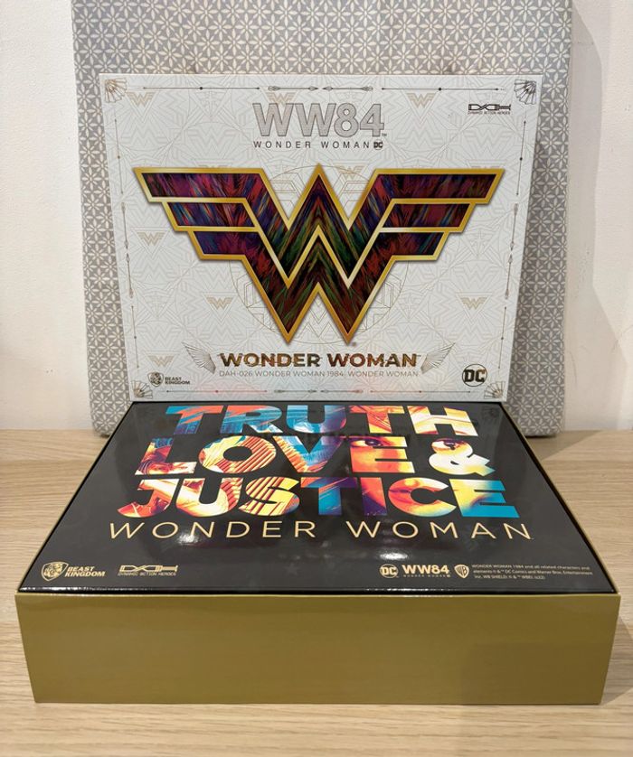 Figurine Collector "Wonder Woman 1984" Golden Armor DC Comics - photo numéro 3