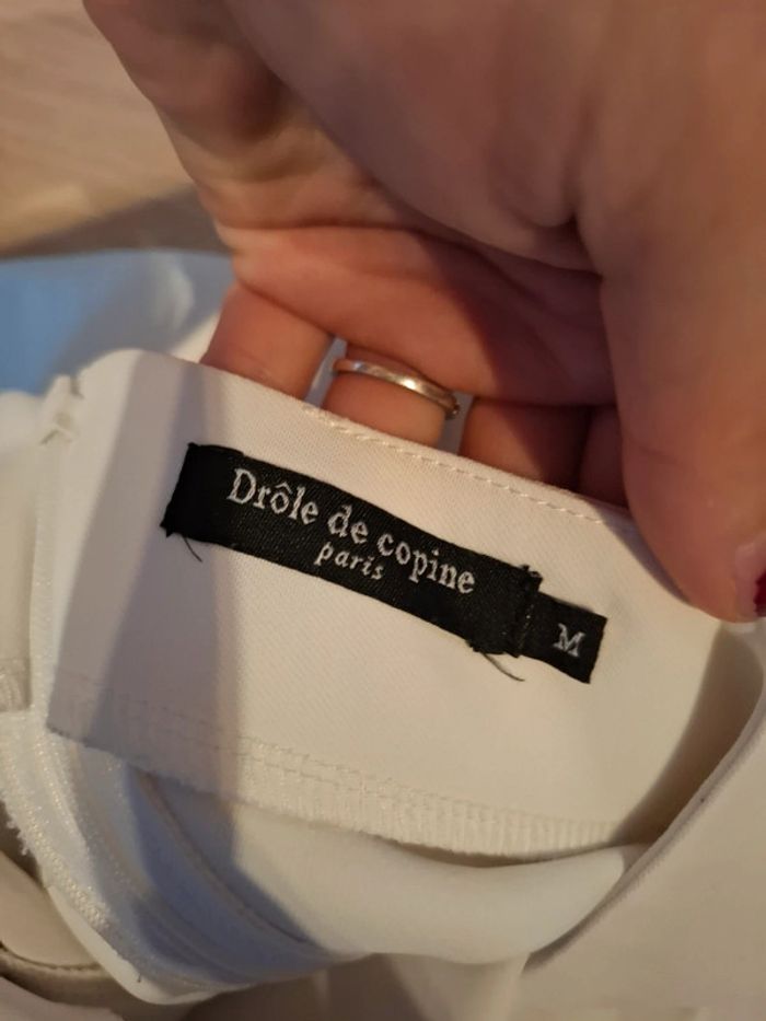 Robe blanche avec short en dessous - photo numéro 3