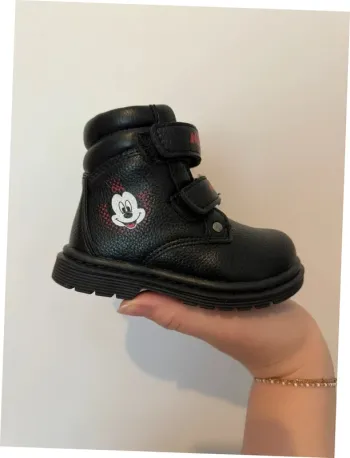 Boots Mickey