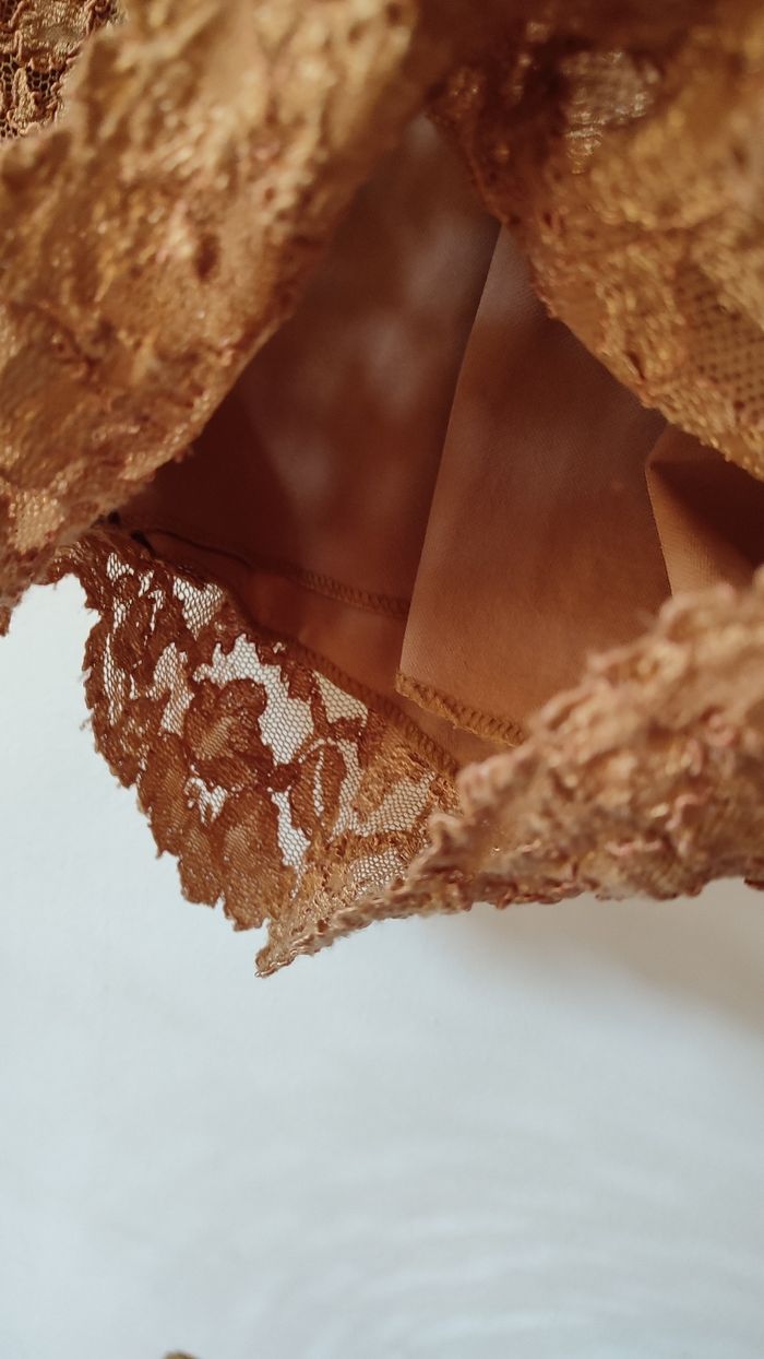 Robe dentelle camel  taille S - photo numéro 4