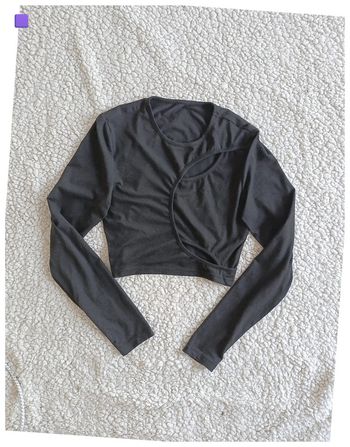 Haut noir manches longues decoupe original, trou, style y2k