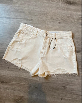 Short en jean blanc Bershka - neuf avec étiquette - taille 44