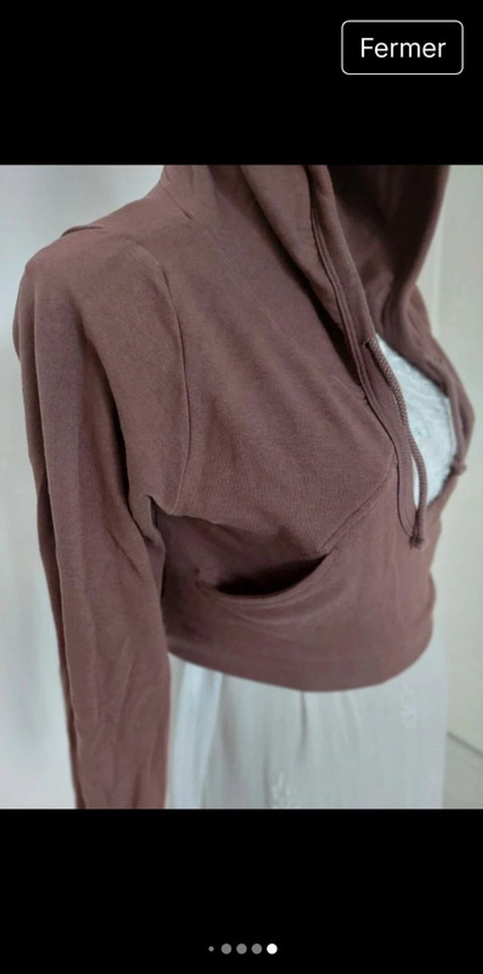Sweat-shirt à capuche marron
Psssy taille M - photo numéro 12