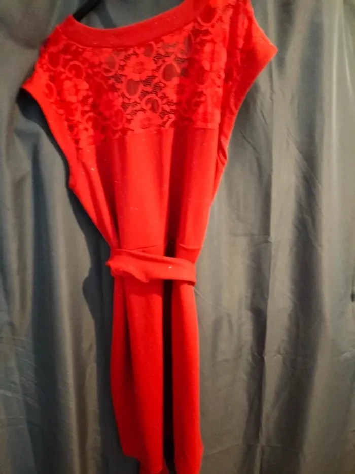 Robe rouge paillettes - photo numéro 5