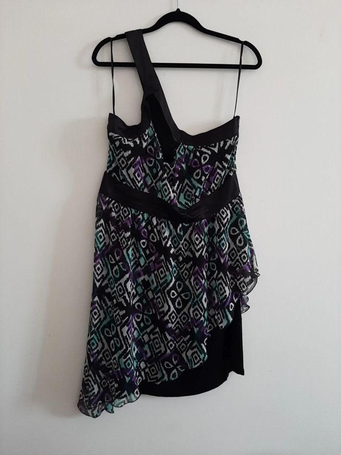 Robe une bretelle T44