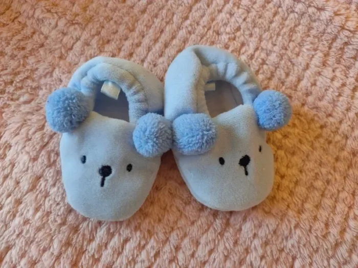 Chaussons neufs 3-6 mois