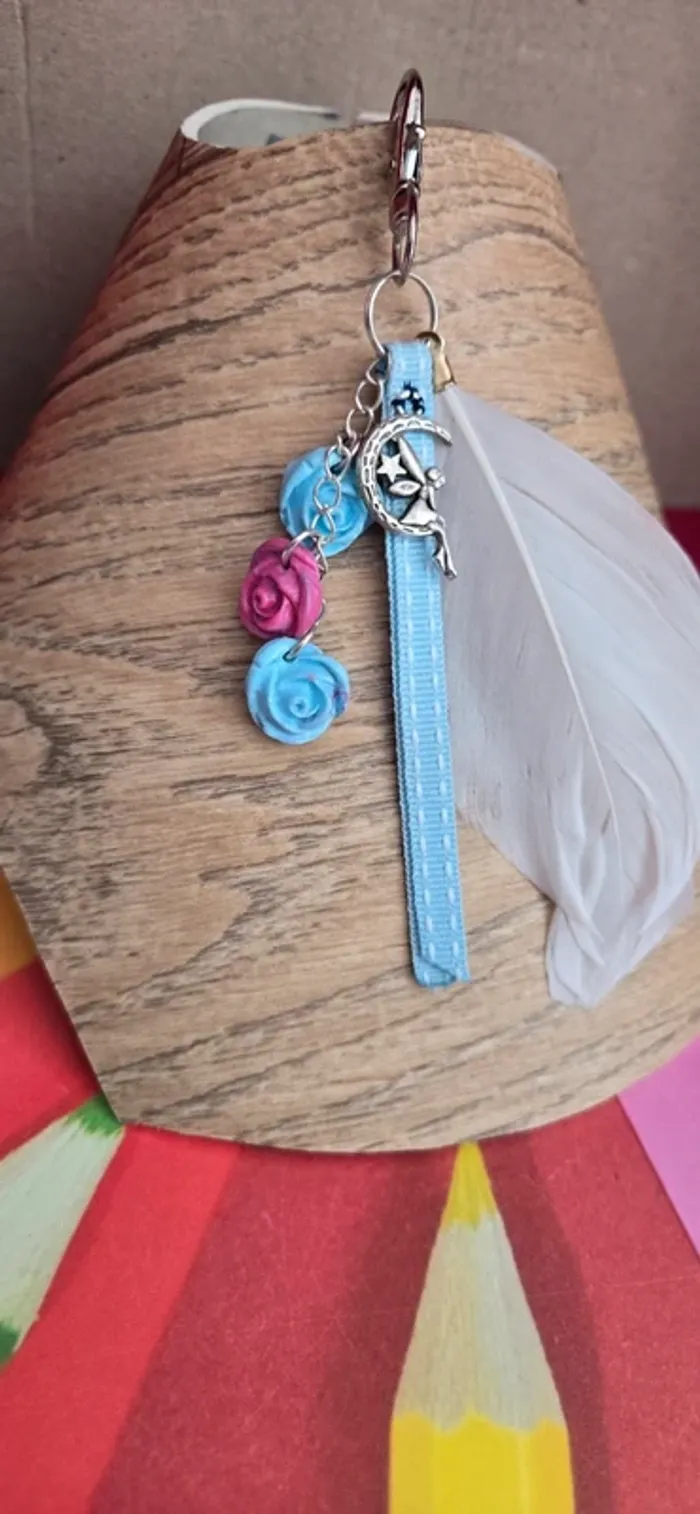 Porte clef divers rose fimo et plume  neuf - photo numéro 2
