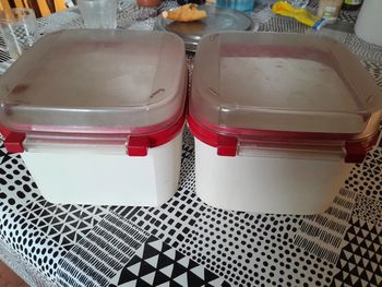 2 boîtes tupperware