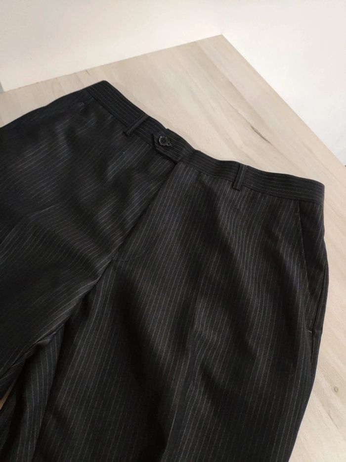 Joli pantalon de costume noir rayé taille 42 XL