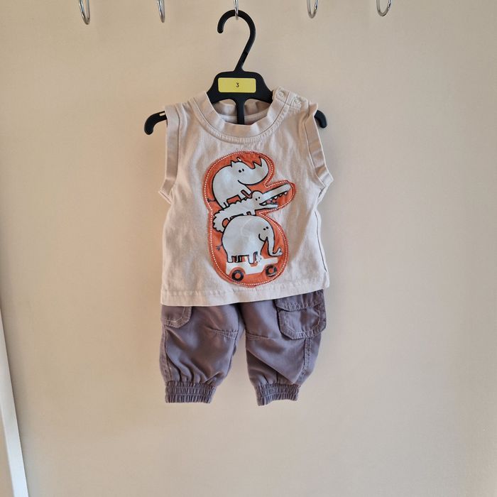 3 mois ensemble jogging et debardeur