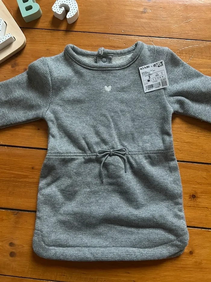 Robe grise scintillante 3 mois - photo numéro 2