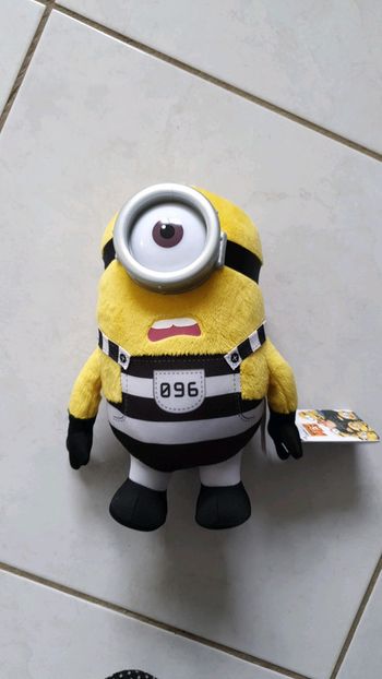 Peluche minion stuart YY neuf
