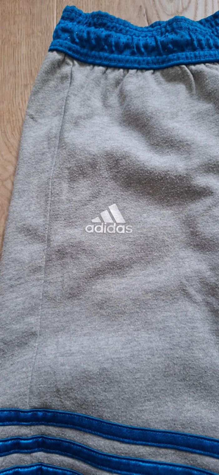 Short Adidas réversible 8ans - photo numéro 3