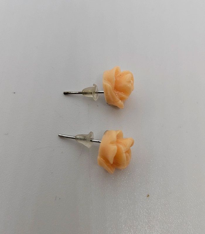 Paire de boucles d'oreilles.
Neuve.
Fleur abricot - photo numéro 2
