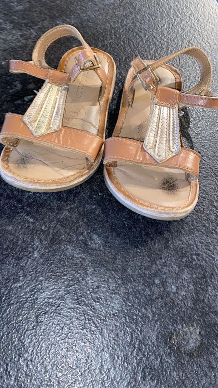 Chaussures nus pieds sandales  fille taille 24 - photo numéro 4